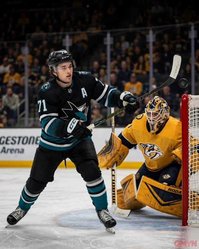 Macklin Celebrini ghi bàn duy nhất ở loạt sút luân lưu, San Jose Sharks thắng kịch tính Nashville Predators 3-2
