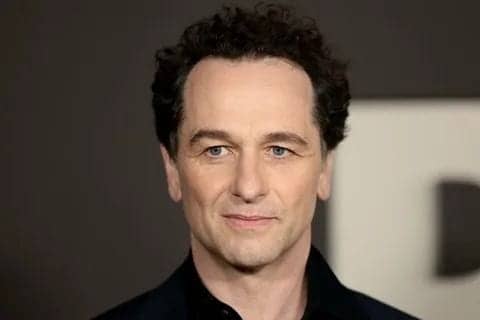 Chị gái nói rất tự hào khi Matthew Rhys lập kỷ lục thắng cú đúp lịch sử tại lễ trao giải Emmy
