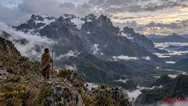Băng trên đỉnh Puncak Jaya ở Papua sắp biến mất: mất mát khí hậu cũng là mất mát ký ức và nơi thiêng