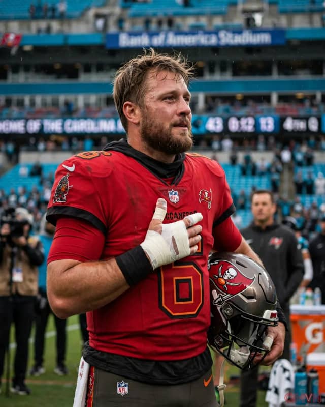 Tampa Bay Buccaneers đại thắng Carolina Panthers 43-13 trong ngày tiền vệ Baker Mayfield trở lại sau chấn thương ngón tay cái