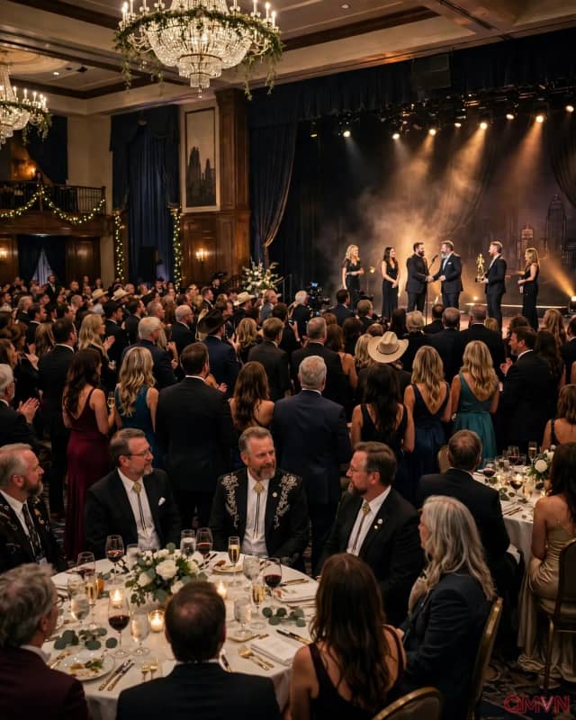 Taylor Swift trở thành người trẻ nhất được vinh danh tại Đại sảnh Danh vọng Nhạc sĩ Nashville cùng Lyle Lovett và nhiều huyền thoại